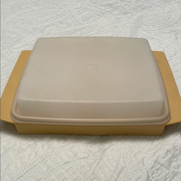 Vintage Tupperware Deviled Egg Keeper Harvest Gold Great Condition - Picture 1 of 6